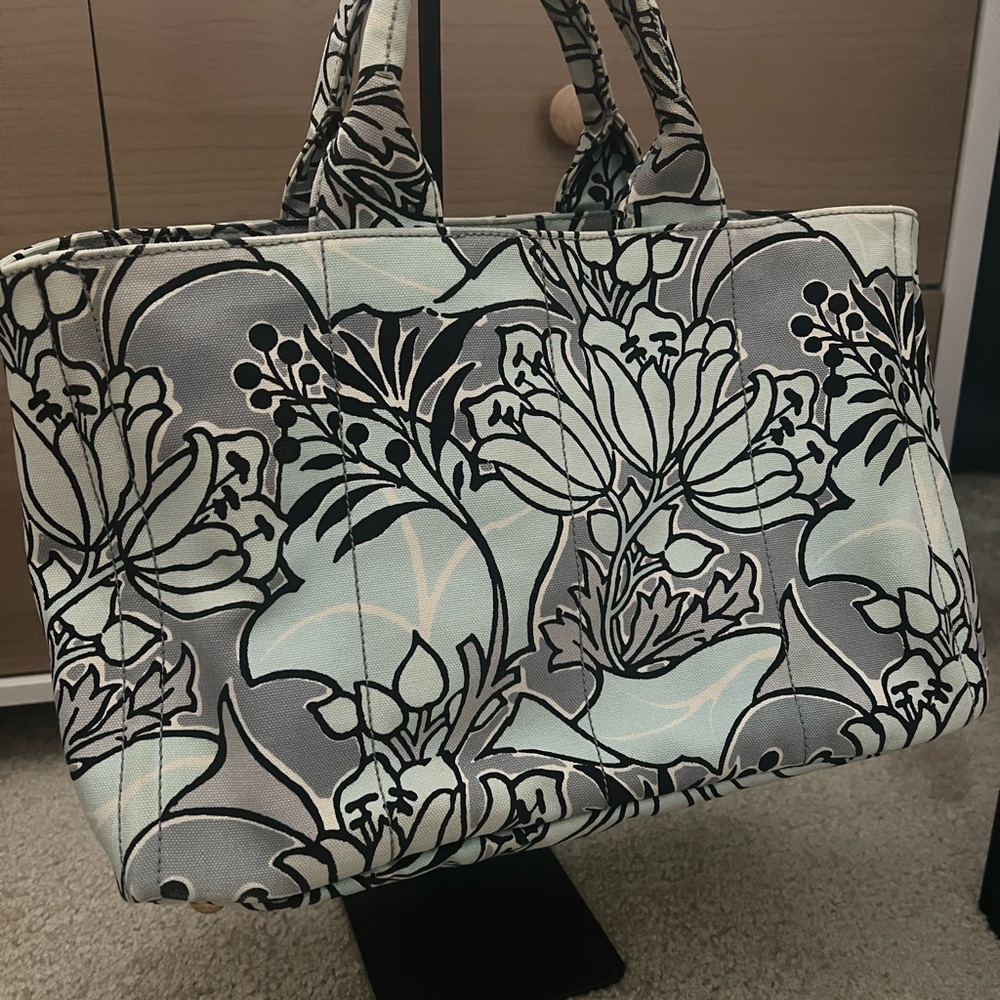 Prada Canapa